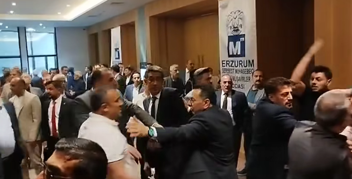 Erzurum'daki seçimde yumruklar konuştu