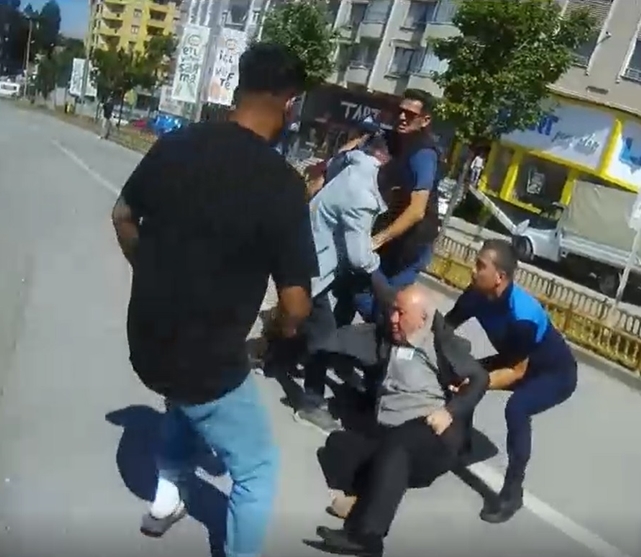 Pazarcılar oda başkanına saldırdı - TIKLA İZLE