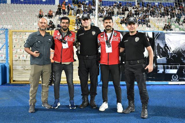 Eskiden kaleyi koruyordu, şimdi futbolcuları!