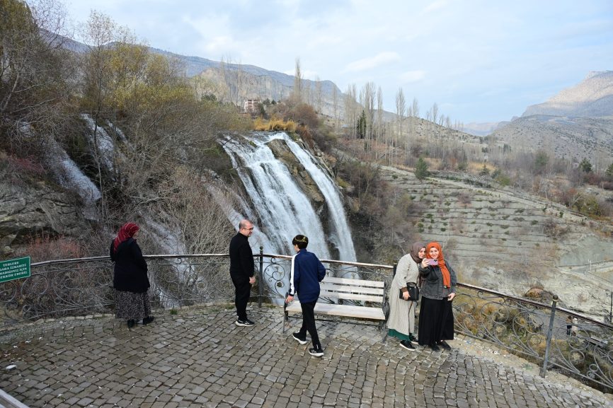Bedava izlemek tarih mi oluyor?